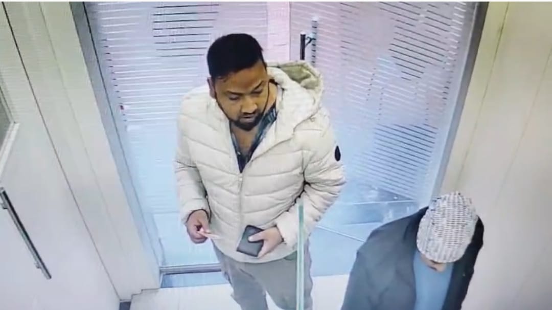  एटीएम बदलकर सेवानिवृत्त एसआई के खाते से उड़ाए 2.97 लाख रुपये..सीसीटीवी में कैद हुआ आरोपित