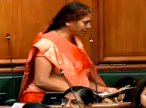 जब शपथ लेते हुए अटकीं बाहुबली की पत्नी! नवादा की JDU विधायक विभा देवी का शपथ ग्रहण क्यों बना चर्चा का विषय