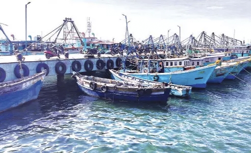 रामेश्वरम: श्रीलंका ने 12 मछुआरों को गिरफ्तार किया, परिजनों ने राष्ट्रीय राजमार्ग पर धरना-प्रदर्शन किया