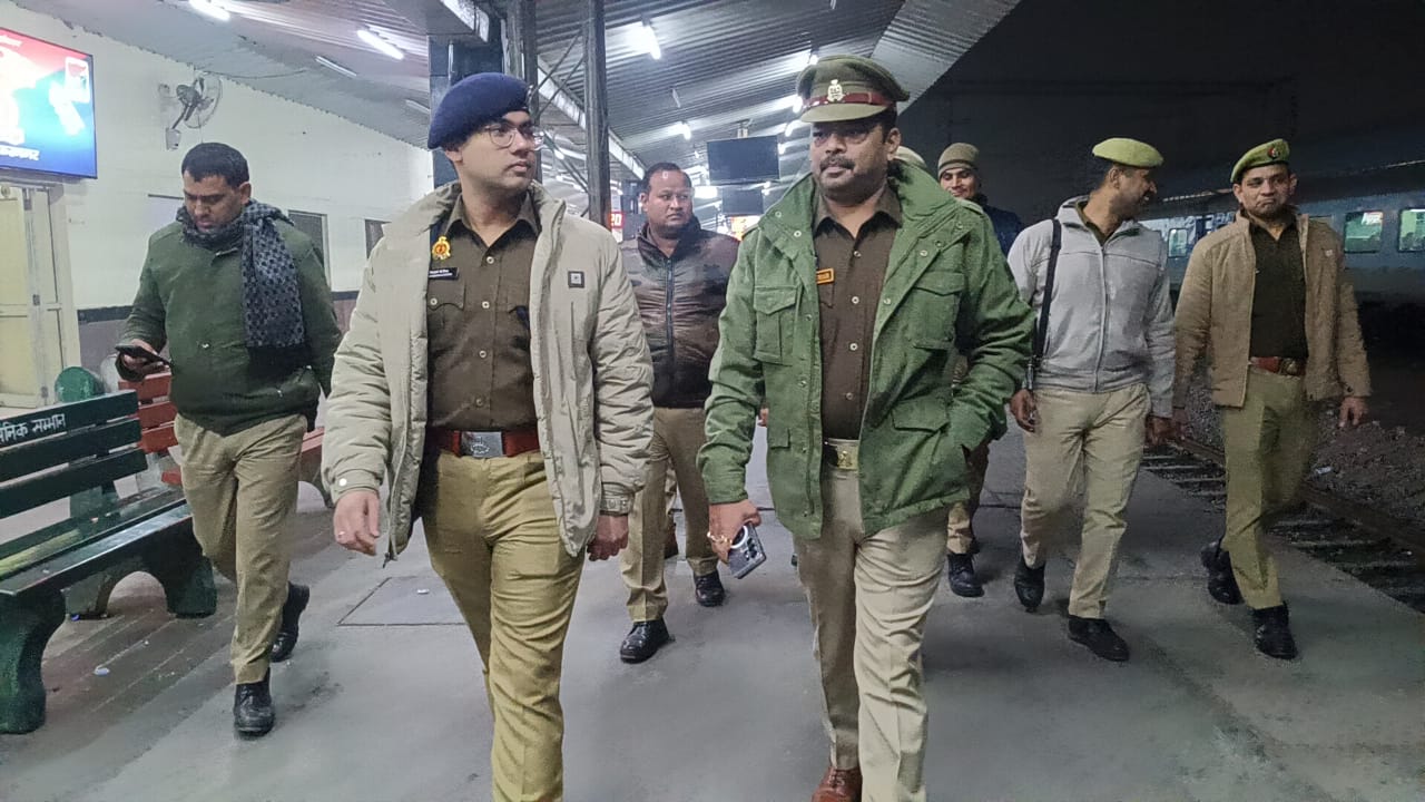 मुजफ्फरनगर रेलवे स्टेशन पर सघन चेकिंग अभियान: क्रिसमस और नए साल से पहले पुलिस अलर्ट
