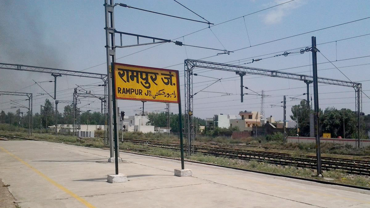 रामपुर में AAP का मौन सत्याग्रह: SIR दबाव में जान गंवाने वाले BLOs को श्रद्धांजलि, सरकार से नौकरी और मुआवजे की मांग