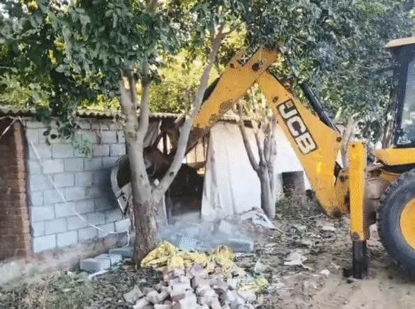 झुंझुनू में एमडी ड्रग्स फैक्ट्री पर चला बुलडोजर..करीब 100 करोड़ रुपये की एमडी ड्रग्स भी जब्त