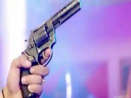 लाइसेंसी पिस्तौल से गोलीबारी का वीडियो सोशल मीडिया पर डालना पड़ा महंगा, प्रशासन ने निरस्त किया लाइसेंस