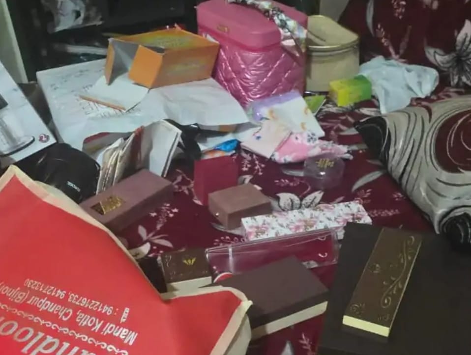 बिजनौर में एयर फोर्स जवान के घर 50 लाख की चोरी, चोरों ने माता-पिता काे कमरे में किया बंद