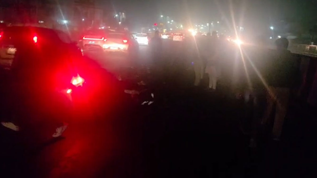 ट्रक की जोरदार टक्कर में दो बाइक राइडर्स चाचा भतीजे की जान गई, चंद मिनटों में खुशियों की यात्रा मातम में बदली