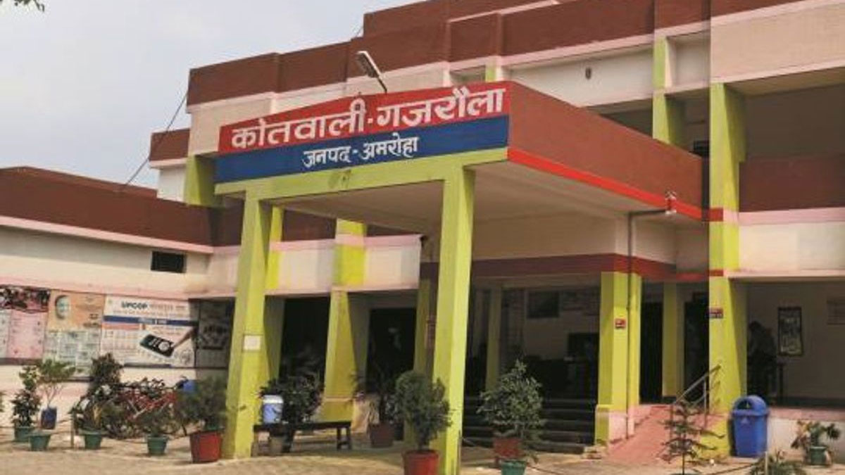 अमरोहा में पत्नी को सड़क हादसे में मरवाने की धमकी! बिना तलाक दूसरी शादी करने वाला पति तीन साथियों संग मुकदमे में घिरा