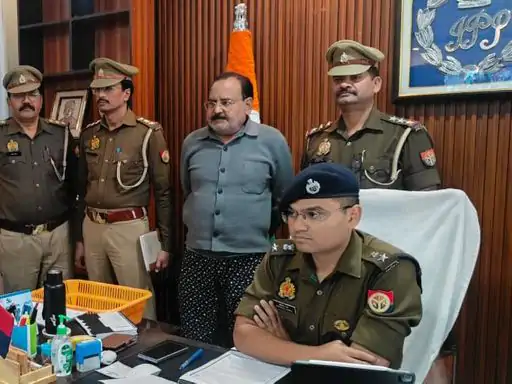 यूपी नकली कफ सिरप रैकेट: ED ने वाराणसी में शुभम जायसवाल के घरों पर की छापेमारी, आरोपी दुबई फरार; 8 दिसंबर को लखनऊ दफ्तर तलब