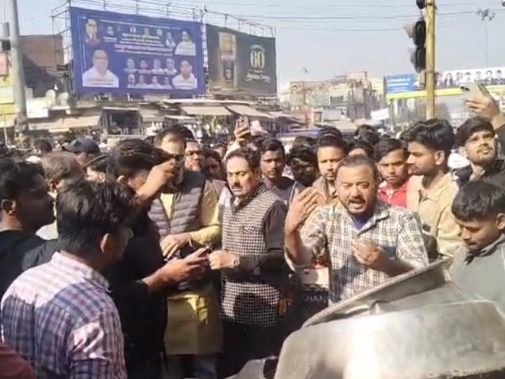 मेरठ में अतिक्रमण हटाने पहुंची नगर निगम टीम का विरोध, होटल मालिक को आया हार्ट अटैक