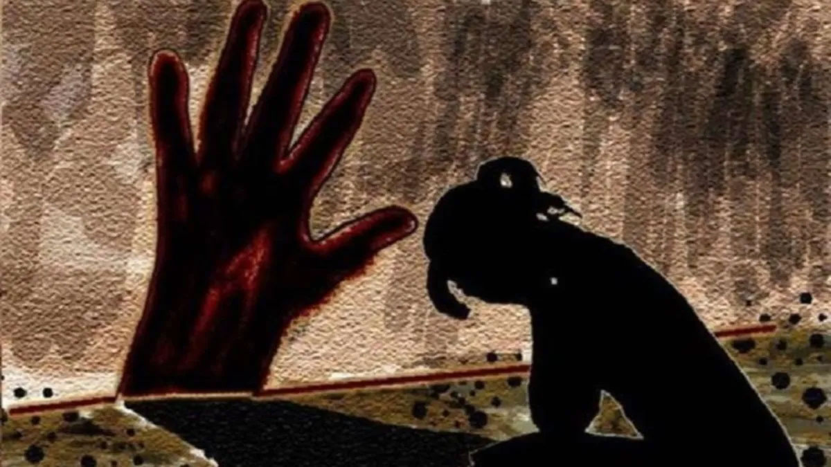 बिस्किट का लालच देकर 7 साल की बच्ची से खंडहर में दरिंदगी की कोशिश, लोगों ने आरोपी को पकड़कर किया पुलिस के हवाले