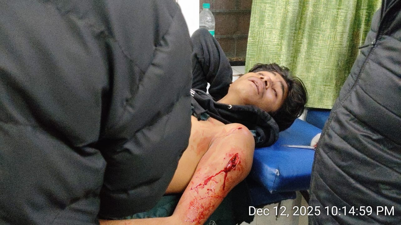 मुज़फ़्फ़रनगर की एसडी मार्केट में खूनी संघर्ष, दो गुटों में चाकूबाजी, तीन घायल