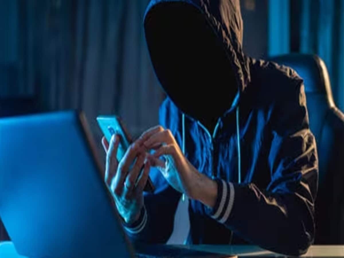 सावधान! 'ट्रैफिक चालान' के लिंक पर क्लिक करते ही मोबाइल हैक; शख्स के नाम पर ले लिया 4.18 लाख का लोन