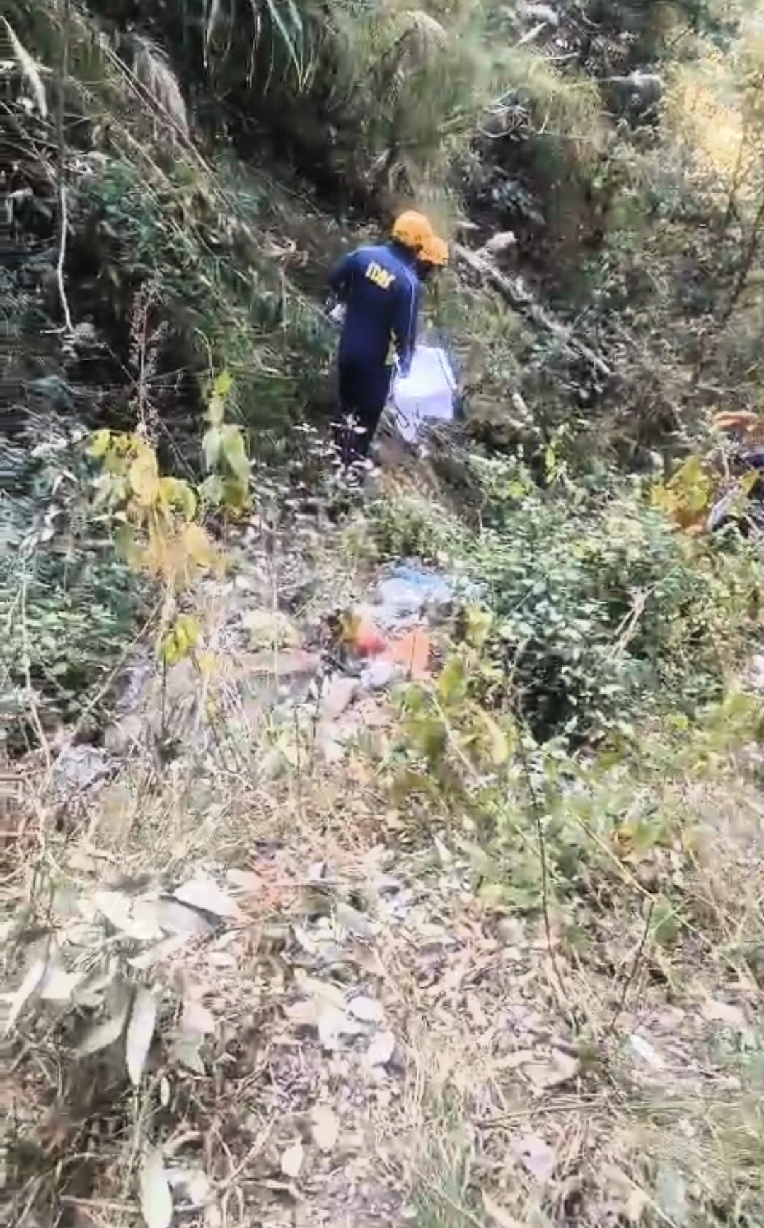 नैनीताल जिले में कैंची धाम के पास खाई में गिरी स्काॅर्पियाे, तीन की मौत व छह घायल