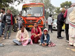 संतकबीरनगर में पति ने की दूसरी शादी तो पहली पत्नी ने बैंडबाजे के साथ किया हंगामा