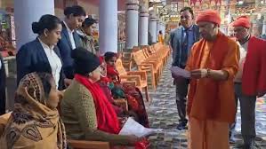 ठंड पर भारी जनसेवा: भीषण सर्दी में भी सीएम योगी का जनता दर्शन जारी, फरियादियों की समस्याओं का किया मौके पर निस्तारण