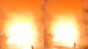 सरप्राइज़ का खतरनाक मज़ाक—मोमबत्ती जलाते ही केक में हुआ धमाका, दोस्तों की हरकत पर फूटा गुस्सा