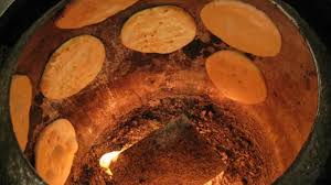 रोटी बनाने के दौरान शर्मनाक हरकत? मऊ के ढाबे का वीडियो वायरल