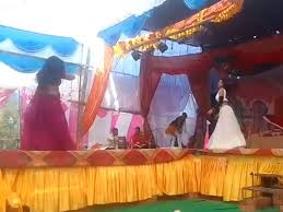 जालौन में रामलीला के नाम पर अश्लीलता का आरोप, धार्मिक मंच पर बार-बालाओं का डांस!