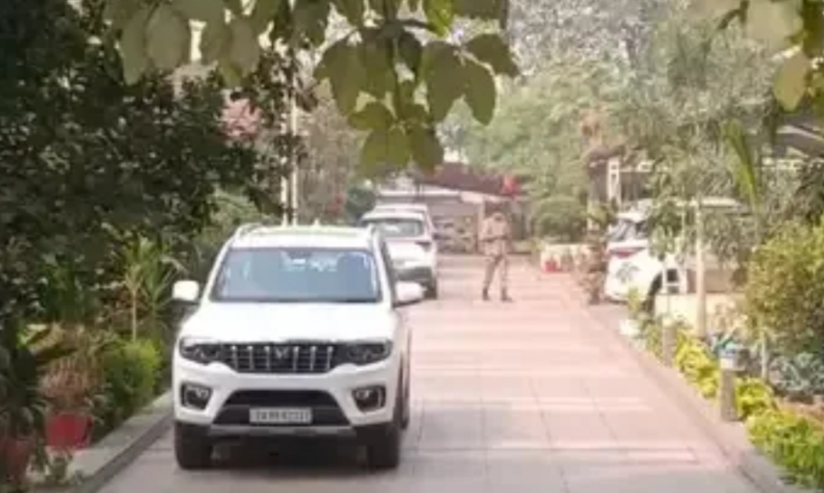  उत्तर प्रदेश : कफ सिरप की तस्करी के मामले में प्रवर्तन निदेशालय की कई शहरों में छापेमारी..एसटीएफ कांस्टेबल हिरासत में 