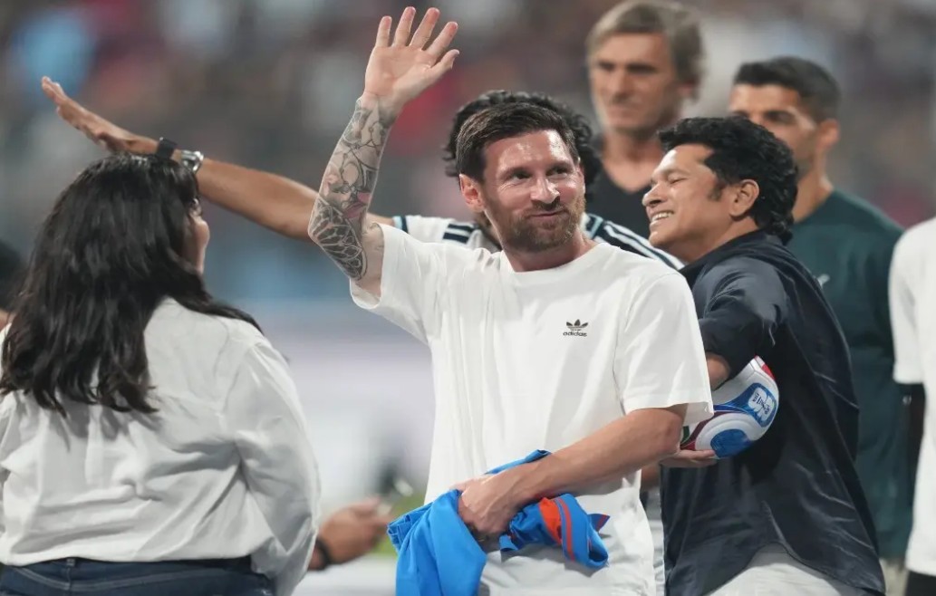 अरुण जेटली स्टेडियम के बाहर गूंजे ‘मेसी,मेसी’ के नारे, उमड़ा फैंस का सैलाब