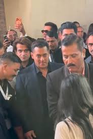 अभिनेता  सलमान खान  पूर्व पुलिस ऑफिसर दया नायक के बेटे के रिसेप्शन में हुए शामिल 