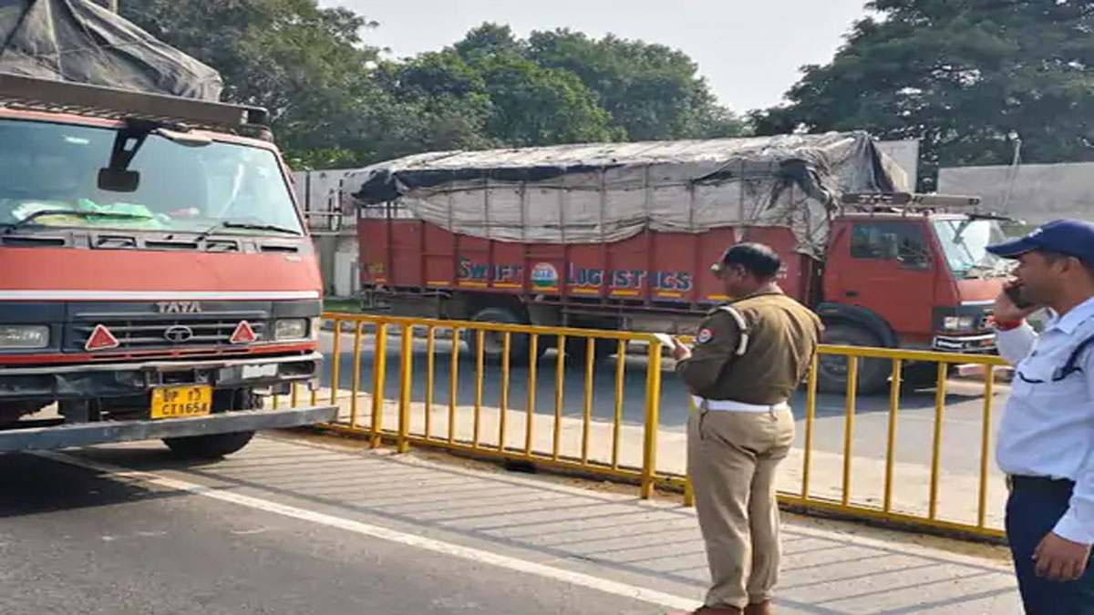 अमरोहा हादसे के बाद सड़कों पर सख्ती: हाईवे किनारे अवैध पार्किंग पर चला डंडा, पुलिस ने दर्जनों ट्रकों-कंटेनरों के काटे चालान