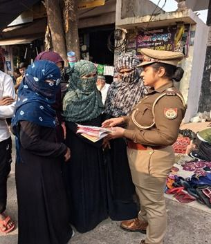 मेरठ में मिशन शक्ति फेज-5.0: मुस्लिम महिलाओं और छात्राओं को नारी सुरक्षा व स्वावलम्बन की जानकारी