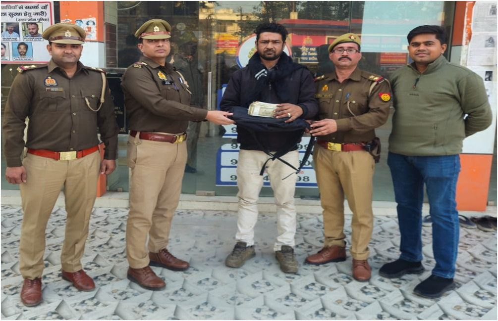 मेरठ: टीपी नगर पुलिस ने गुम हुआ 4 लाख रुपये से भरा बैग बरामद कर लौटाया