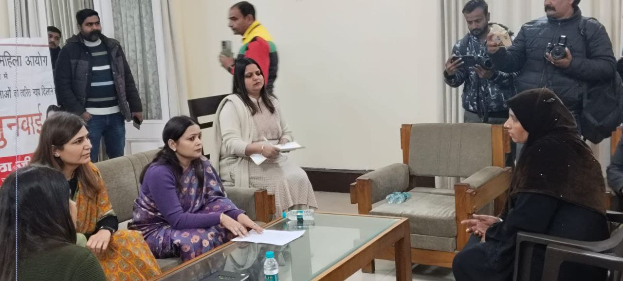 मेरठ में उप्र राज्य महिला आयोग की सदस्यों ने महिलाओं की समस्याओं की जनसुनवाई की
