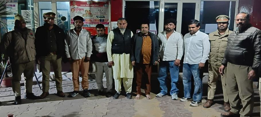 मेरठ थाना परीक्षितगढ पुलिस ने गोकशी के छह आरोपियों को गिरफ्तार कर 50 किलो गोमांस बरामद किया