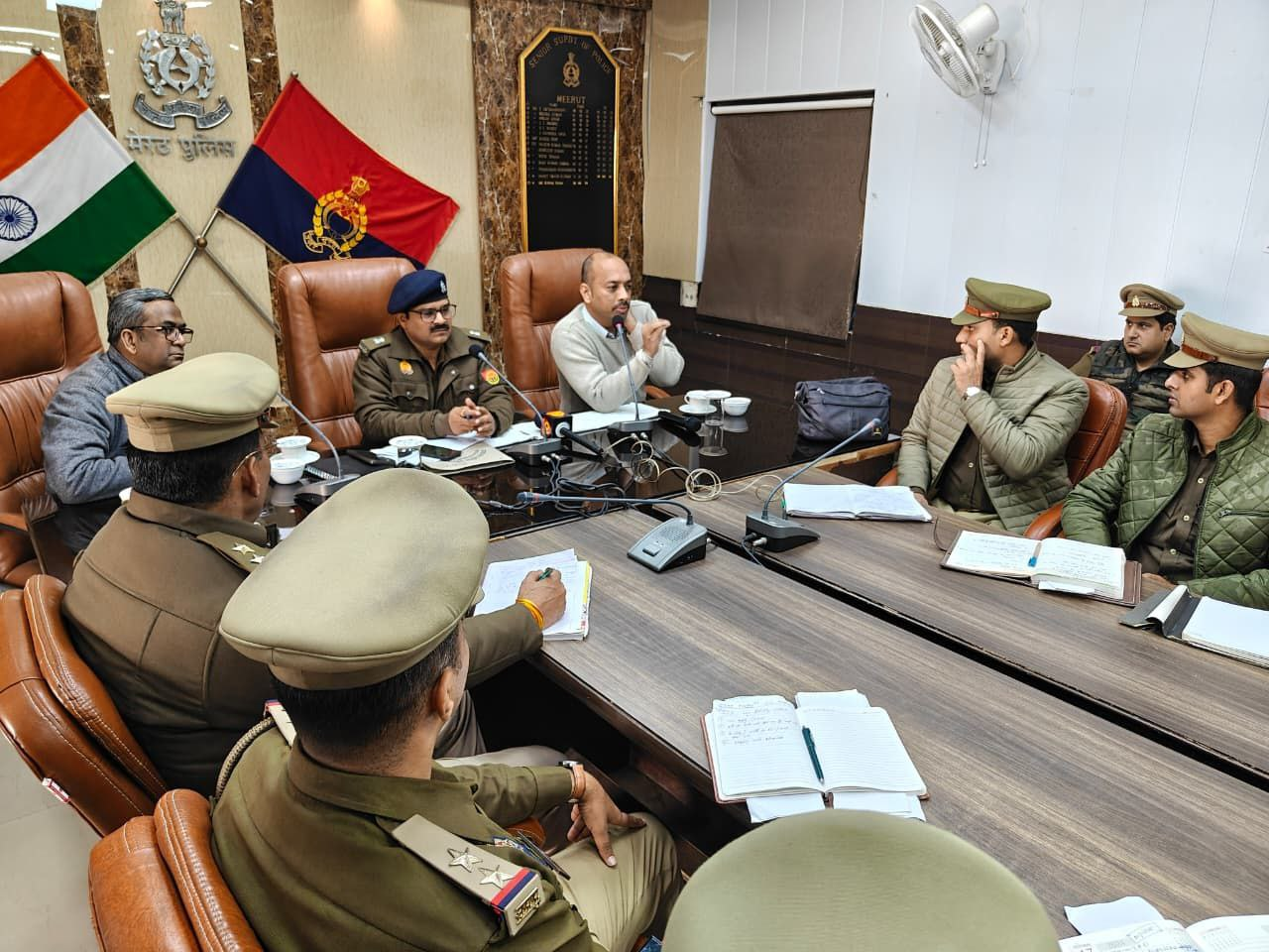 मेरठ: पेशेवर जमानतदारों के सत्यापन अभियान पर पुलिस ने की उच्च स्तरीय समीक्षा बैठक