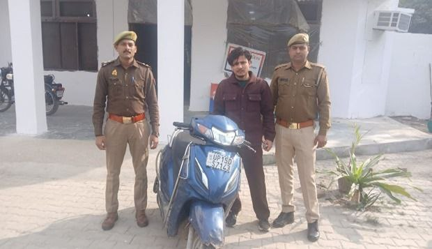 मेरठ पुलिस ने आदिल हत्याकांड का फरार आरोपी गिरफ्तार किया, घटना में प्रयुक्त स्कूटी बरामद