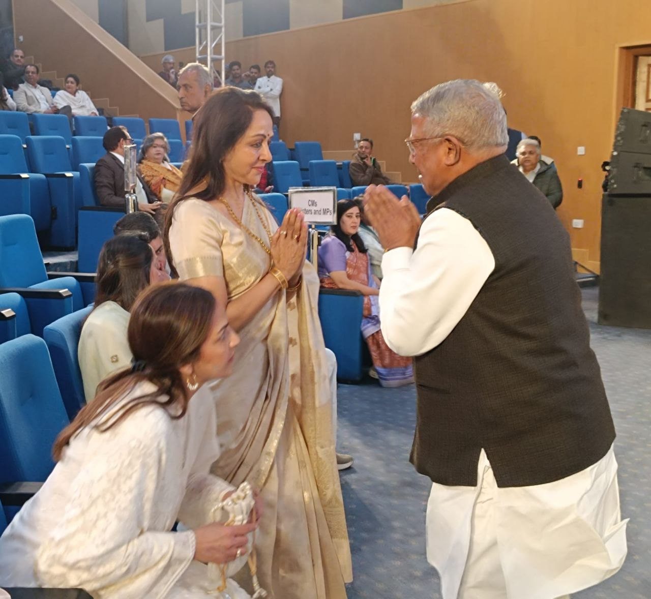 मेरठः धर्मेंद्र की शोक सभा में गणमान्य नागरिकों ने अर्पित की श्रद्धांजलि, राजेंद्र अग्रवाल भी मौजूद