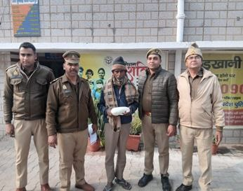 मेरठ के खरखौदा में शराब तस्कर गिरफ्तार, 24 पव्वे देशी शराब बरामद