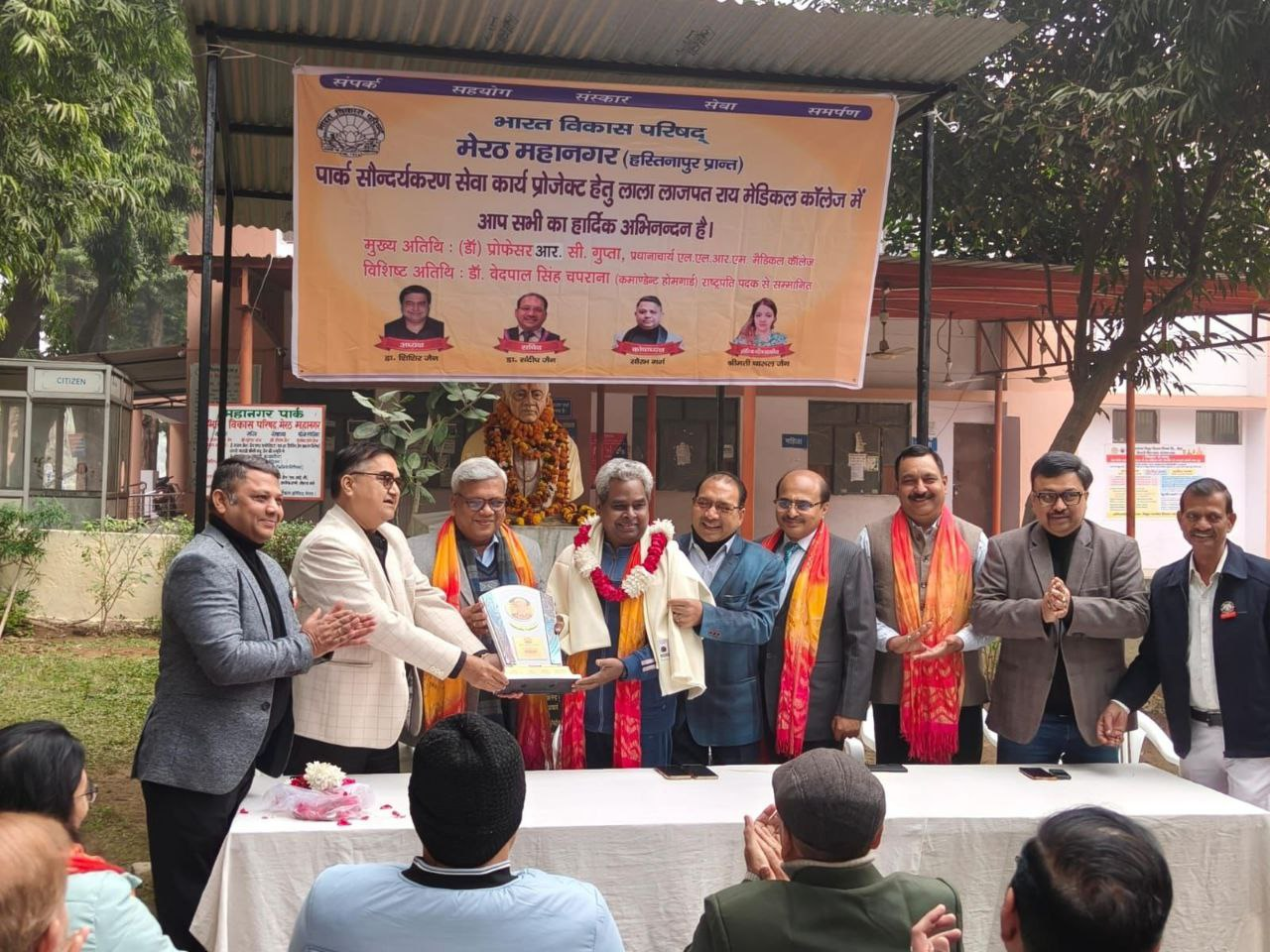 मेरठ: डॉ. विभु साहनी को फार्मेसी प्रिंसिपल/टीचर ऑफ द ईयर अवार्ड 2025