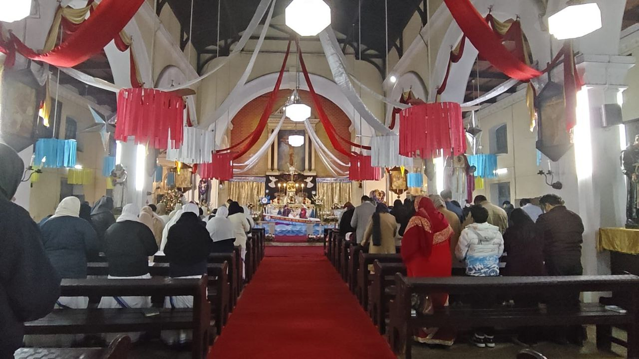 मेरठ में क्रिसमस की धूम, गिरजाघरों में मध्यरात्रि प्रार्थना और गीतों की गूंज