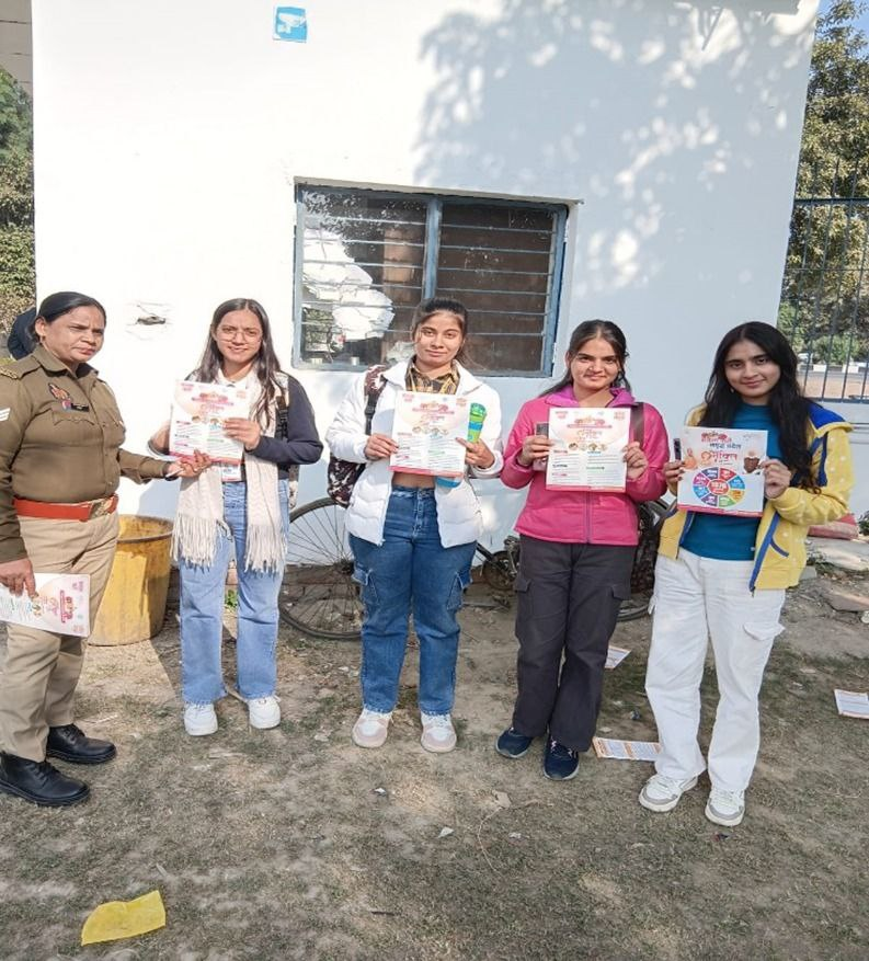 मेरठ में मिशन शक्ति फेज-5: एंटी रोमियो टीमों ने छात्राओं व महिलाओं को किया जागरूक