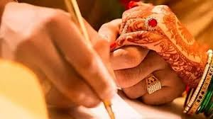 मेरठ में 'लिव-इन' पार्टनर का हाई-वोल्टेज ड्रामा: ससुराल की चौखट पर 10 घंटे का धरना, पुलिस के अल्टीमेटम पर मिली घर में एंट्री