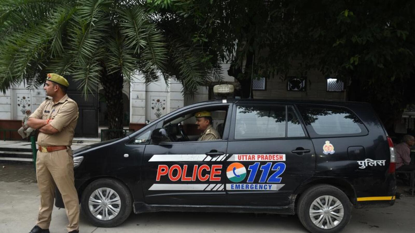 नोएडा: ड्यूटी में लापरवाही पर 10 पुलिसकर्मी निलंबित, डायल-112 प्रभारी लाइन हाज़िर