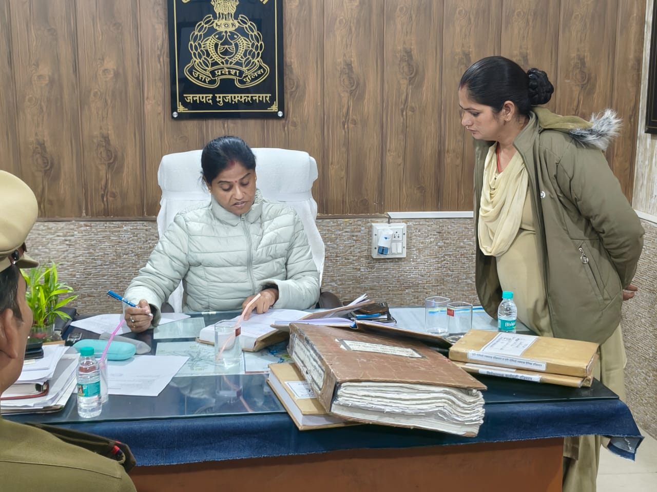 एसपी इंदू सिद्धार्थ ने साइबर सेल में दर्ज प्रकरणों का लिया हिसाब, शाहपुर और बुढ़ाना पहुंचकर जाना हाल