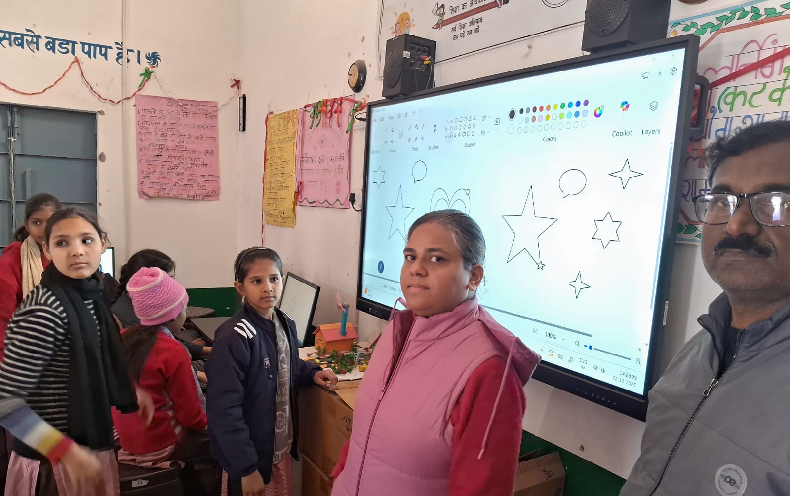 जलालाबाद: बीएसए लता राठौर ने पीएम श्री व उच्च प्राथमिक विद्यालय का किया निरीक्षण