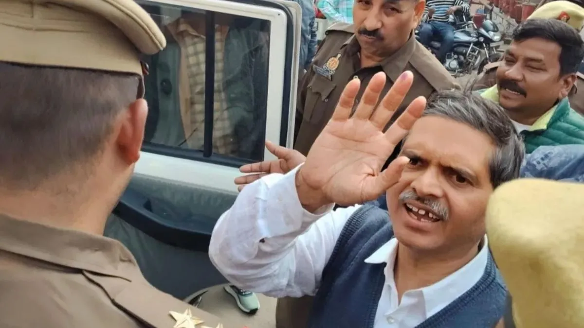 पूर्व आईपीएस अधिकारी अमिताभ ठाकुर अदालत में पेश,14 दिन की न्यायिक अभिरक्षा में जेल भेजे गए