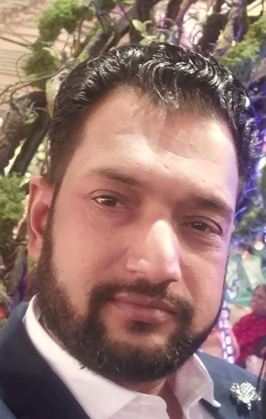 नाेएडा: चलती कार में लगी आग, पेंट व्यवसायी की जिंदा जलकर माैत