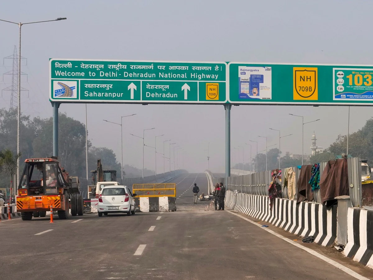 दिल्ली से देहरादून एक्सप्रेस वे ट्रायल रन शुरू,बैरिकेडिंग हटी, दिल्ली से देहरादून अब सिर्फ ढाई घंटे दूर !