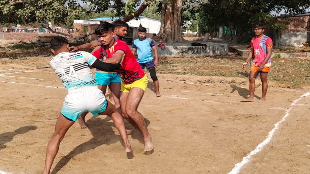 हाथरस के उभरते सितारों को बड़ा मौका: जूनियर बालक कबड्डी प्रतियोगिता के लिए 10 खिलाड़ियों का चयन