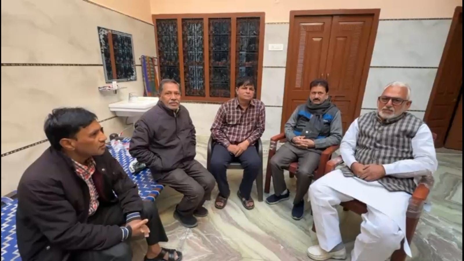 मुजफ्फरनगर: खतौली में 70 लाख की बड़ी लूट, चार टीमें जुटीं, खाला कहकर दरवाजा खुलवाने वाले लुटेरों का क्लू नहीं