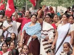 उत्तर प्रदेश : मानदेय को लेकर आशा बहुओं ने भरी हुंकार..मांग पूरी करे सरकार 