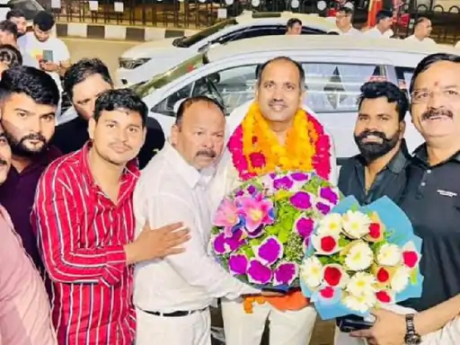 लखनऊ में भाजपा पार्षद की कुर्सी गई, हलफनामे में जानकारी छिपाना पड़ा भारी, सपा के ललित तिवारी अब बने पार्षद