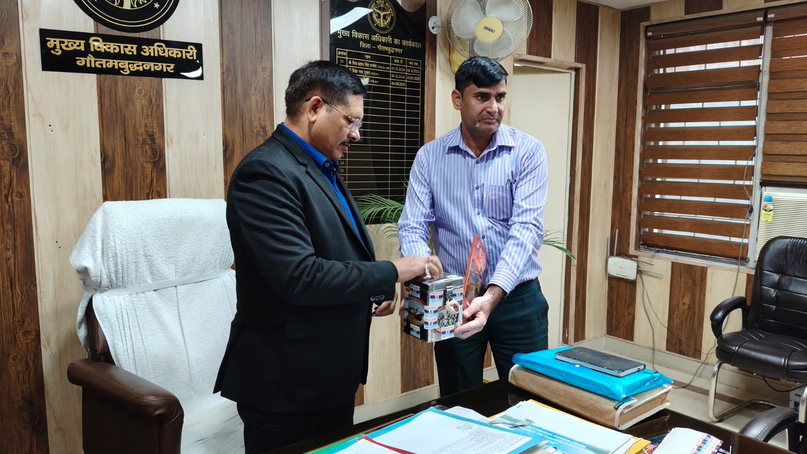 नोएडा में सशस्त्र सेना झंडा दिवस पर वीर सैनिकों को श्रद्धांजलि और कल्याण अभियान