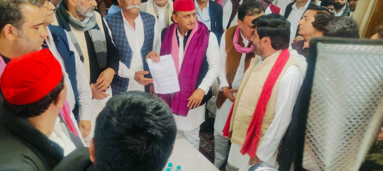 ग्रेटर नोएडा में अखिलेश यादव का भाजपा पर बड़ा हमला, कहा— “बुलडोजर का ड्राइवर चाबी लेकर भाग गया”