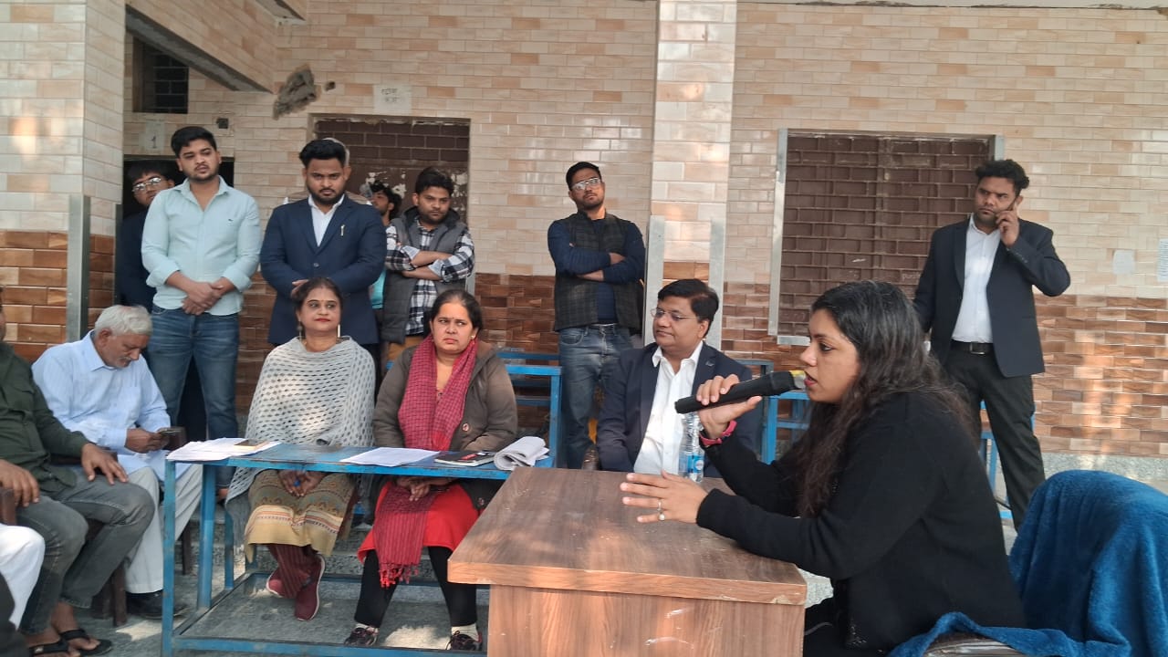 नोएडा में बीएलओ-बीएलए की बैठक, मतदाता सूची के विशेष पुनरीक्षण अभियान को गति